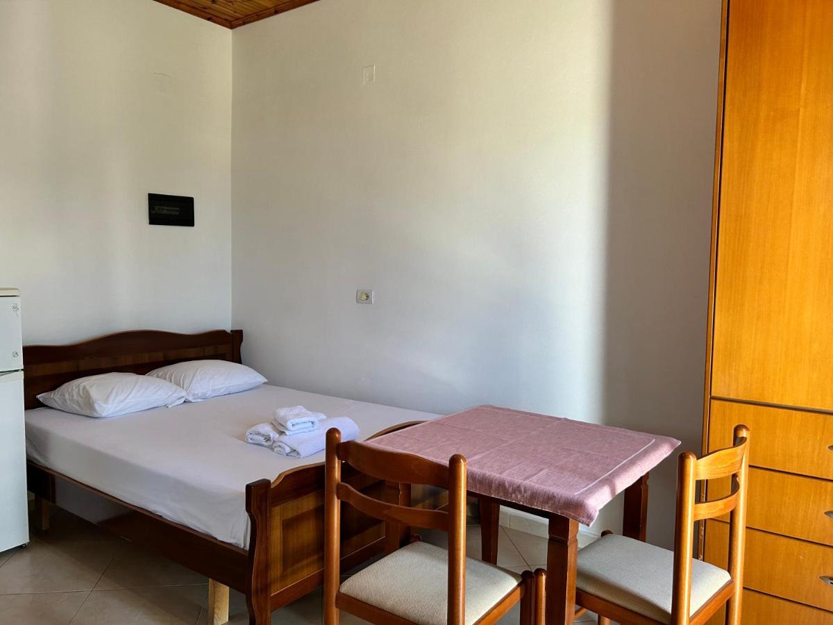 Guesthouse Dollomaja Ksamil Ngoại thất bức ảnh