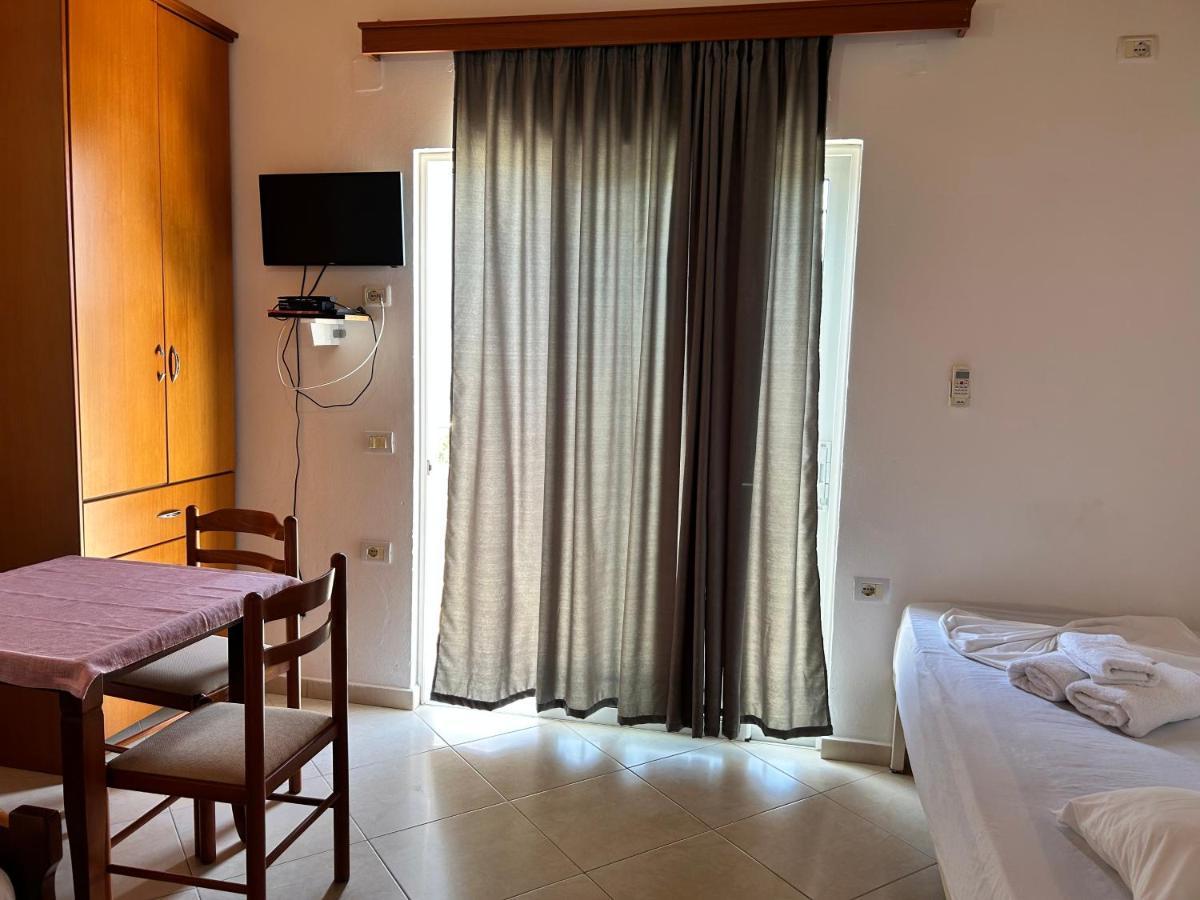 Guesthouse Dollomaja Ksamil Ngoại thất bức ảnh