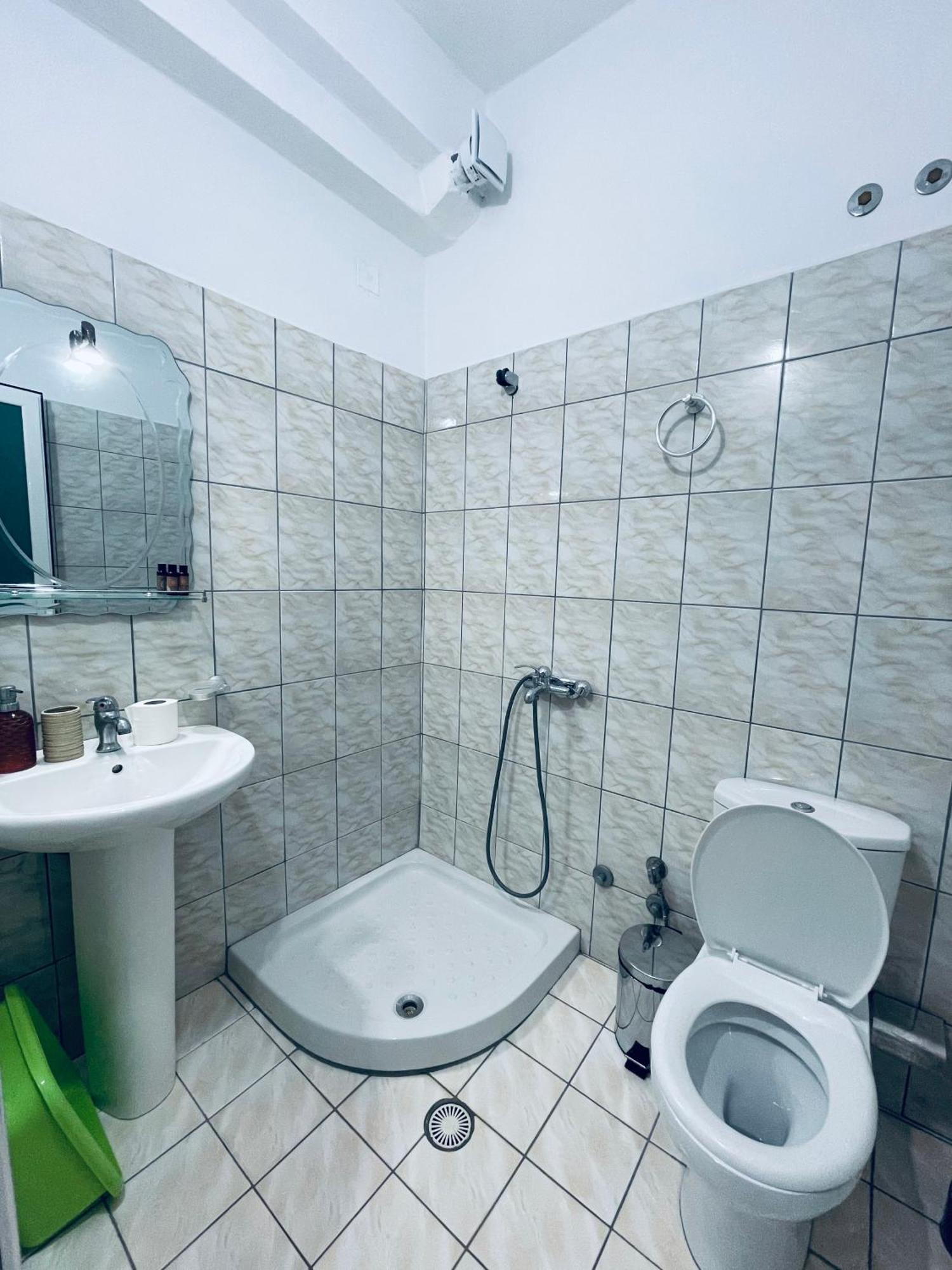 Guesthouse Dollomaja Ksamil Ngoại thất bức ảnh