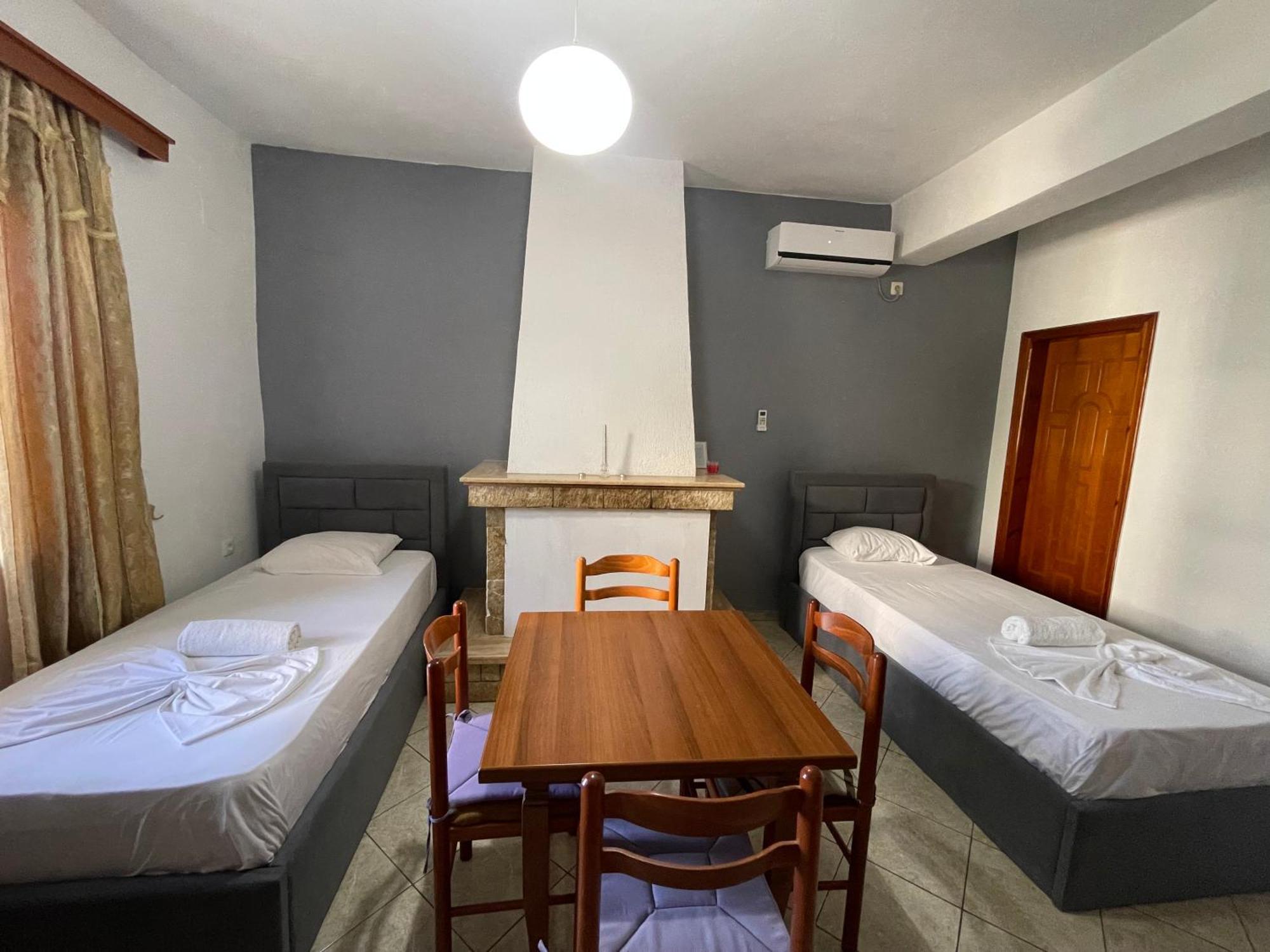 Guesthouse Dollomaja Ksamil Ngoại thất bức ảnh