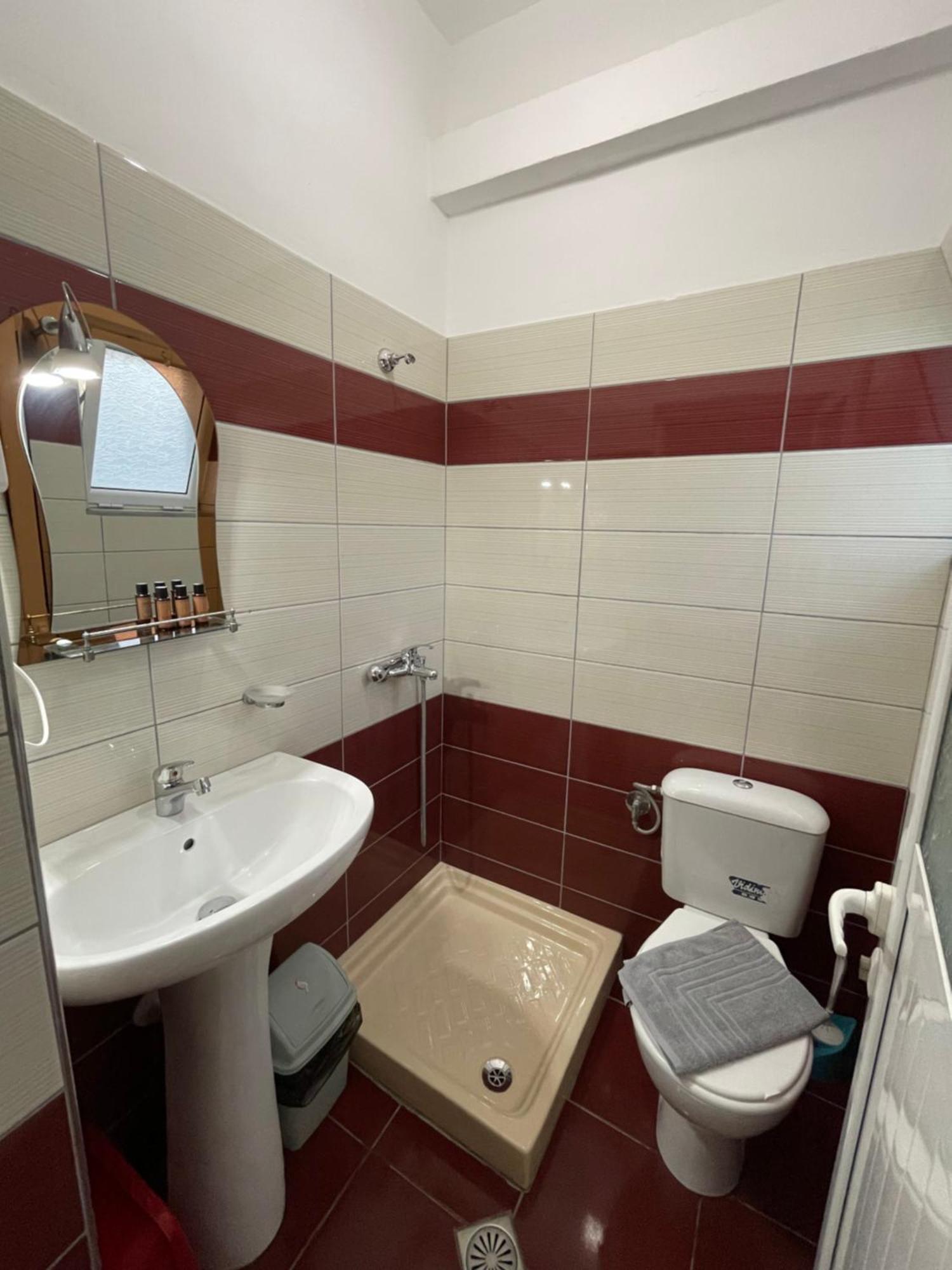 Guesthouse Dollomaja Ksamil Ngoại thất bức ảnh