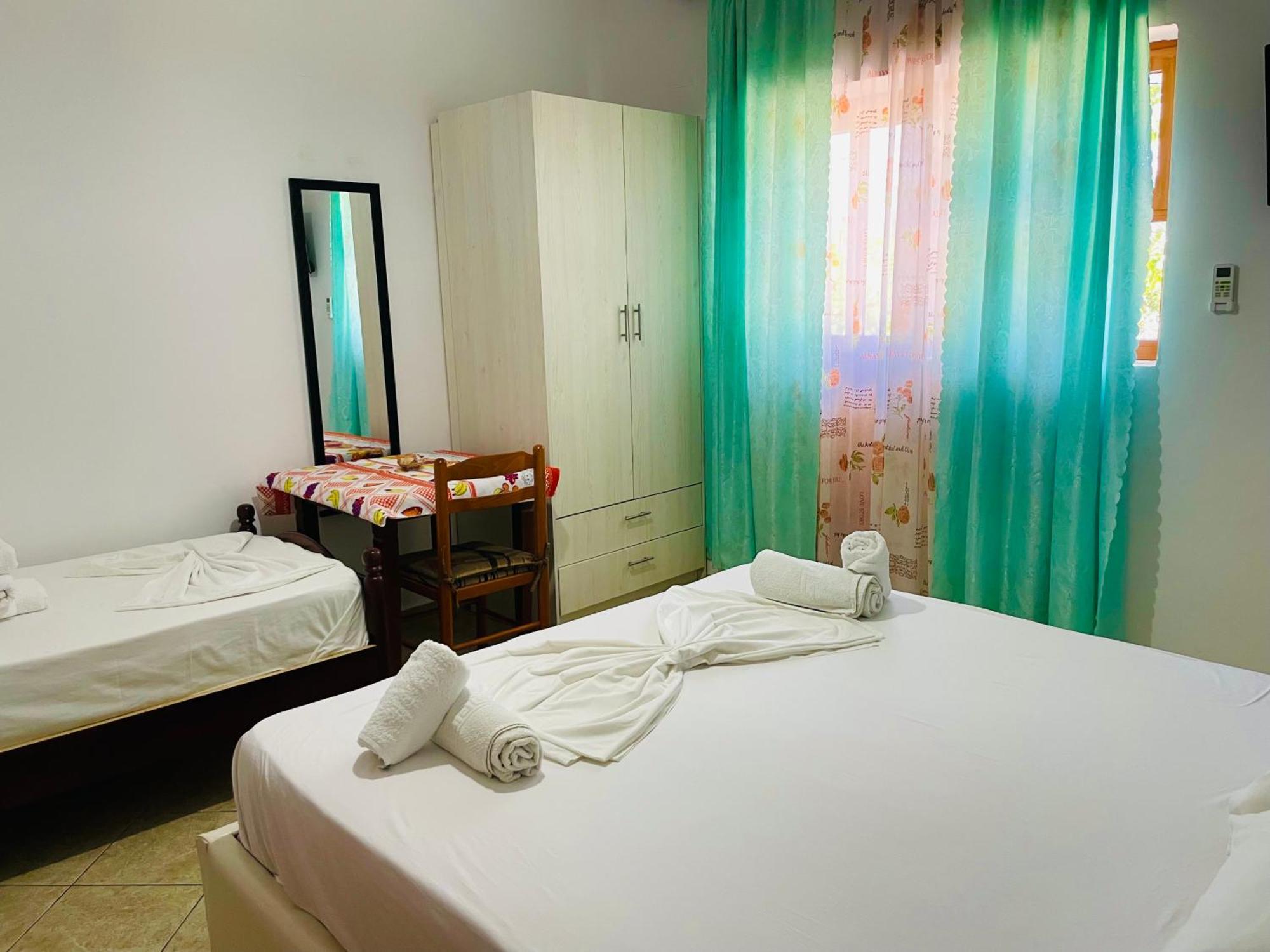 Guesthouse Dollomaja Ksamil Ngoại thất bức ảnh