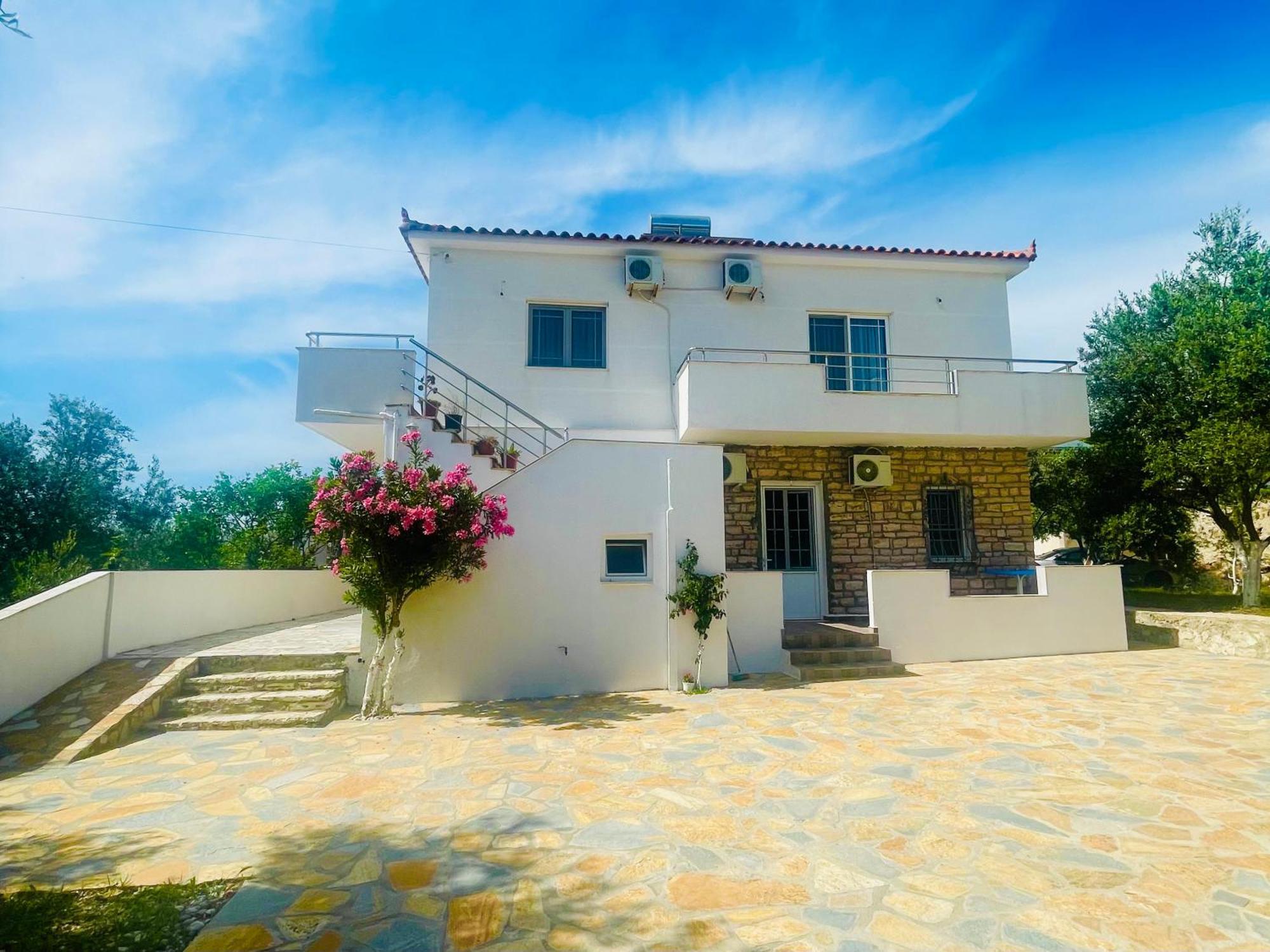 Guesthouse Dollomaja Ksamil Ngoại thất bức ảnh