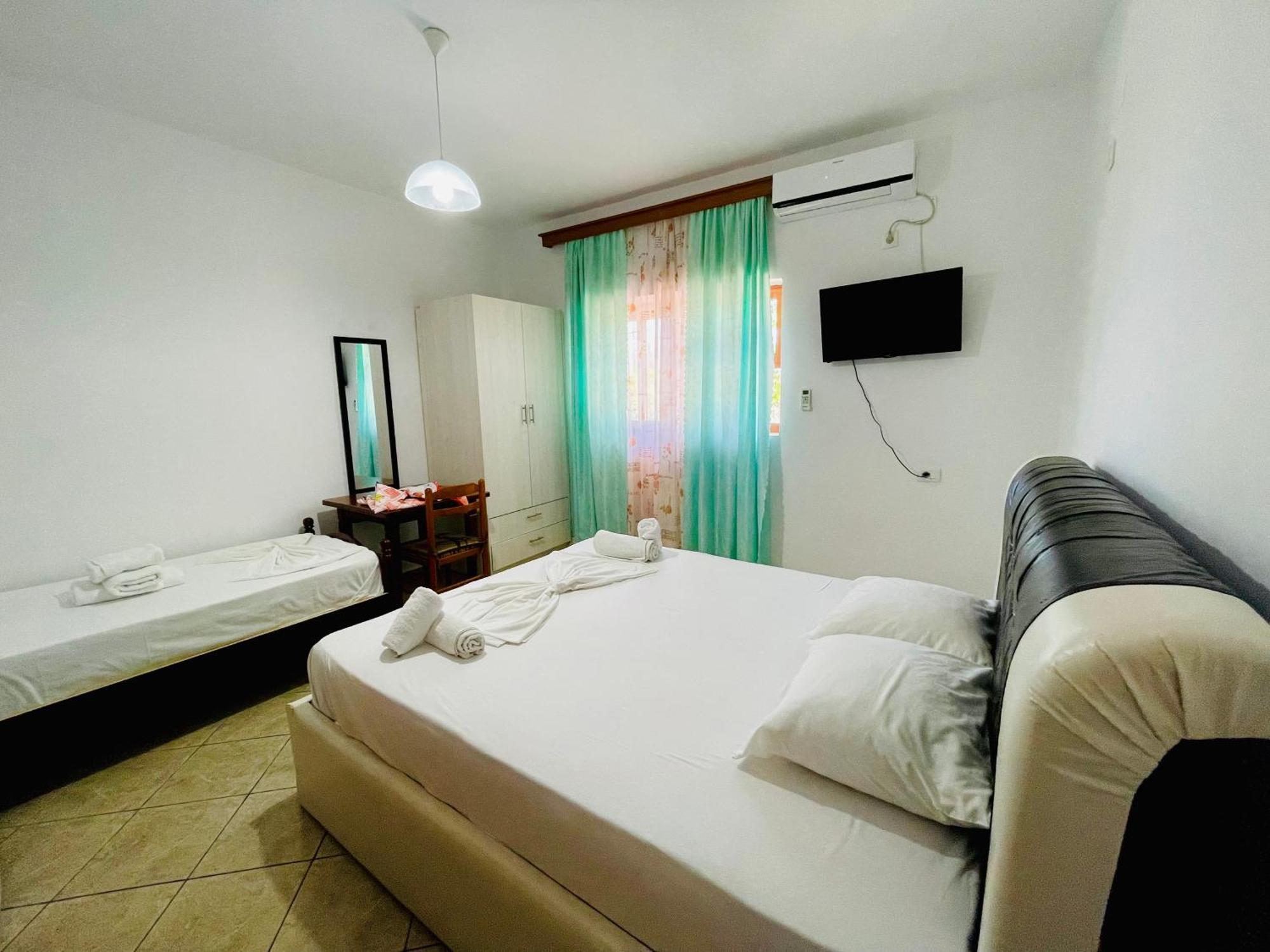Guesthouse Dollomaja Ksamil Ngoại thất bức ảnh